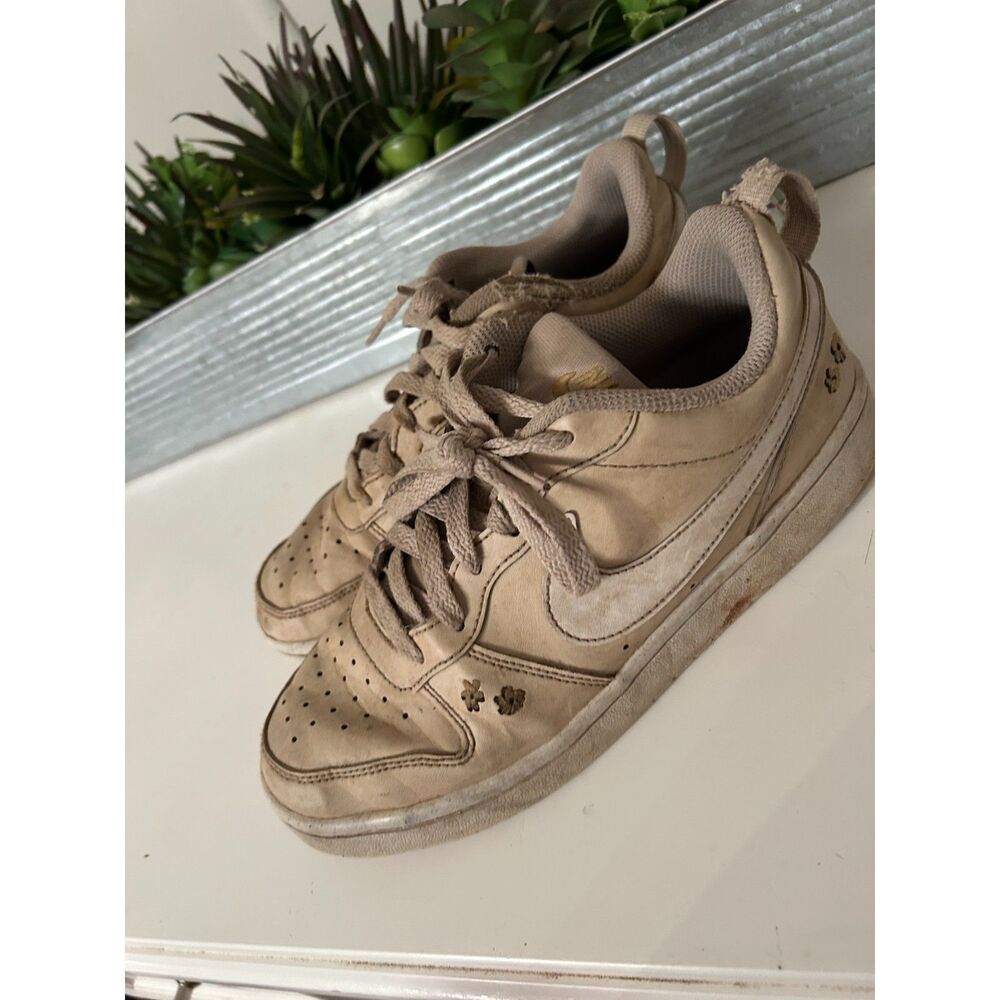 Nike Youth Size 5Y Sneakers – Tan Low-Top – Floral Detail – Fair Condition